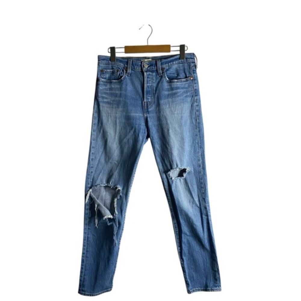 Levi's Women's Light Wash Wedgie Button-Fly Distressed Denim Jeans